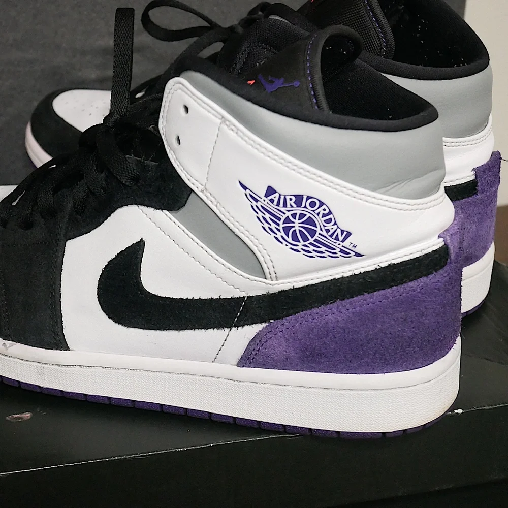 Air Jordan 1 Mid SE “Varsity Purple” - Picture 2 of 4